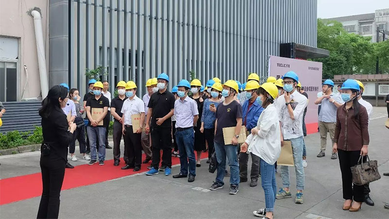 規(guī)范化管理，地板之都看天格