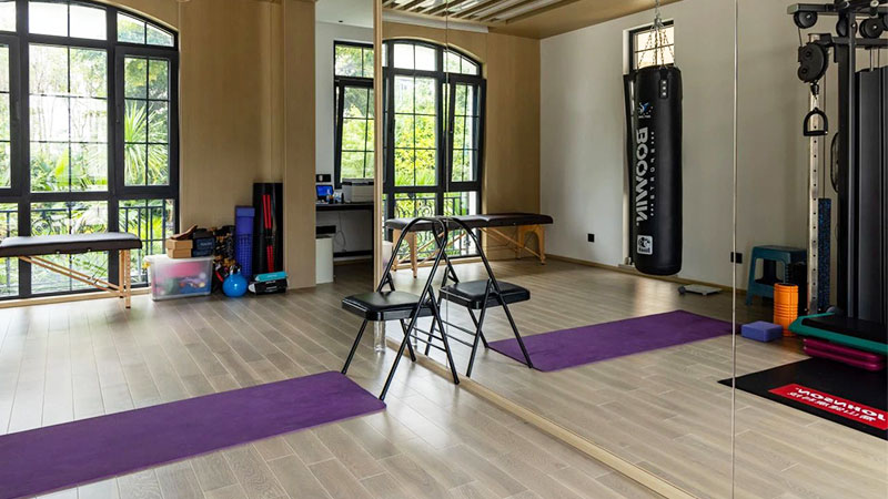 健身黨狂喜！當(dāng)天格高端實(shí)木地板鋪進(jìn)家庭健身房，擼鐵的快樂(lè)直接拉滿(mǎn)！