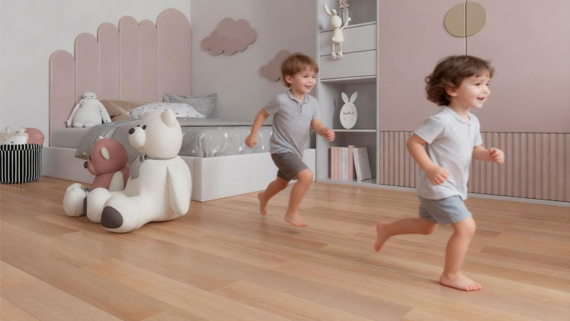 別讓地面“絆住”了童年丨被這樣守護(hù)過(guò)的孩子，會(huì)成長(zhǎng)為溫暖且無(wú)懼風(fēng)雨的大人